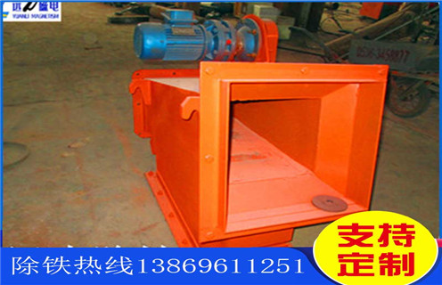 海南超強(qiáng)磁液體管道除鐵器_海南超強(qiáng)磁液體管道除鐵器批發(fā)價(jià)格_使用說明書原理型號(hào)，強(qiáng)磁除鐵器中的核心部件永磁體是以釹鐵硼稀土材料加工而的，很多人好奇那么除鐵器中的永磁體的磁性到底能維持多久呢?若是照正常的存儲(chǔ)條件的話，永磁鐵10年時(shí)間損失的磁場(chǎng)強(qiáng)度也不應(yīng)該超出1%。不過實(shí)際使用中，卻是有如下情況會(huì)大大加速強(qiáng)磁除鐵器磁力的衰減速度：  一、海南超強(qiáng)磁液體管道除鐵器_海南超強(qiáng)磁液體管道除鐵器批發(fā)價(jià)格_使用說明書原理型號(hào)  1、 過高的溫度：強(qiáng)磁除鐵器所處的周圍環(huán)境溫度如果高于釹鐵硼材料的穩(wěn)定溫度范圍就會(huì)加速其失磁，熱量會(huì)顯著降低永磁體的磁性。標(biāo)準(zhǔn)的釹鐵硼稀土材料的最高穩(wěn)定溫度為80℃。耐高溫永磁體一般在140℃。而鋁鎳鈷永磁體的最高使用溫度能都達(dá)到540℃，釤鈷永磁體及鐵氧體差不多是300℃。  3、 物理損傷：強(qiáng)磁除鐵器所用永磁材料的物料特性決定了，其整體是較為脆弱的，若是受到外力的撞擊很容易出現(xiàn)斷裂。受到外力損傷破損之后的釹鐵硼永磁體，磁性將會(huì)下降。  3、 焊接工藝：強(qiáng)磁除鐵器制造或安裝時(shí)永磁體周圍的焊接操作也會(huì)導(dǎo)致其磁性能下降，這一般是因?yàn)楹附舆^程中產(chǎn)生的熱量或電流所導(dǎo)致的。  4、 有液體侵蝕：若是強(qiáng)磁除鐵器的外殼受損，潮濕的空氣就有可能進(jìn)入設(shè)備內(nèi)，跟永磁鐵的鍍層相接觸，久而久之就會(huì)讓磁性材料產(chǎn)生氧化，進(jìn)而造成其磁性能的衰減。